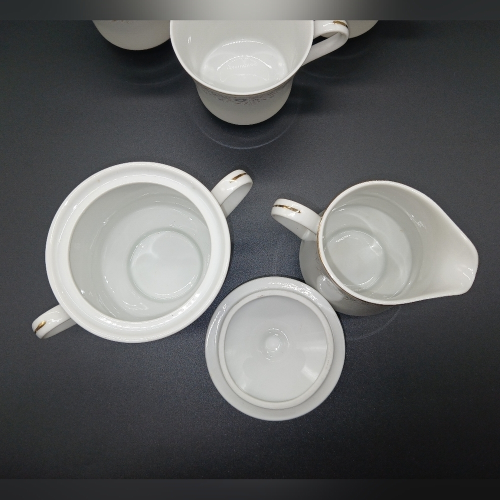 Winchester China Tea Set by Diamond China (Japan)​​​ - Picture 5 of 12